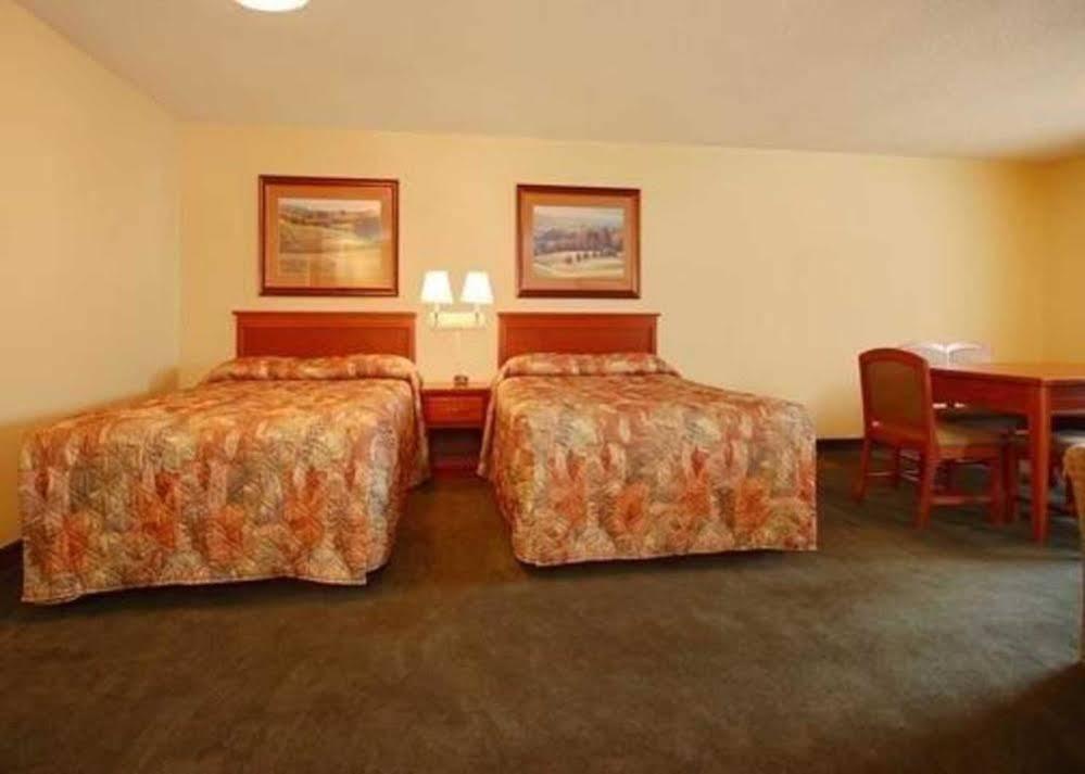 Econo Lodge Inn & Suites Kearney Luaran gambar