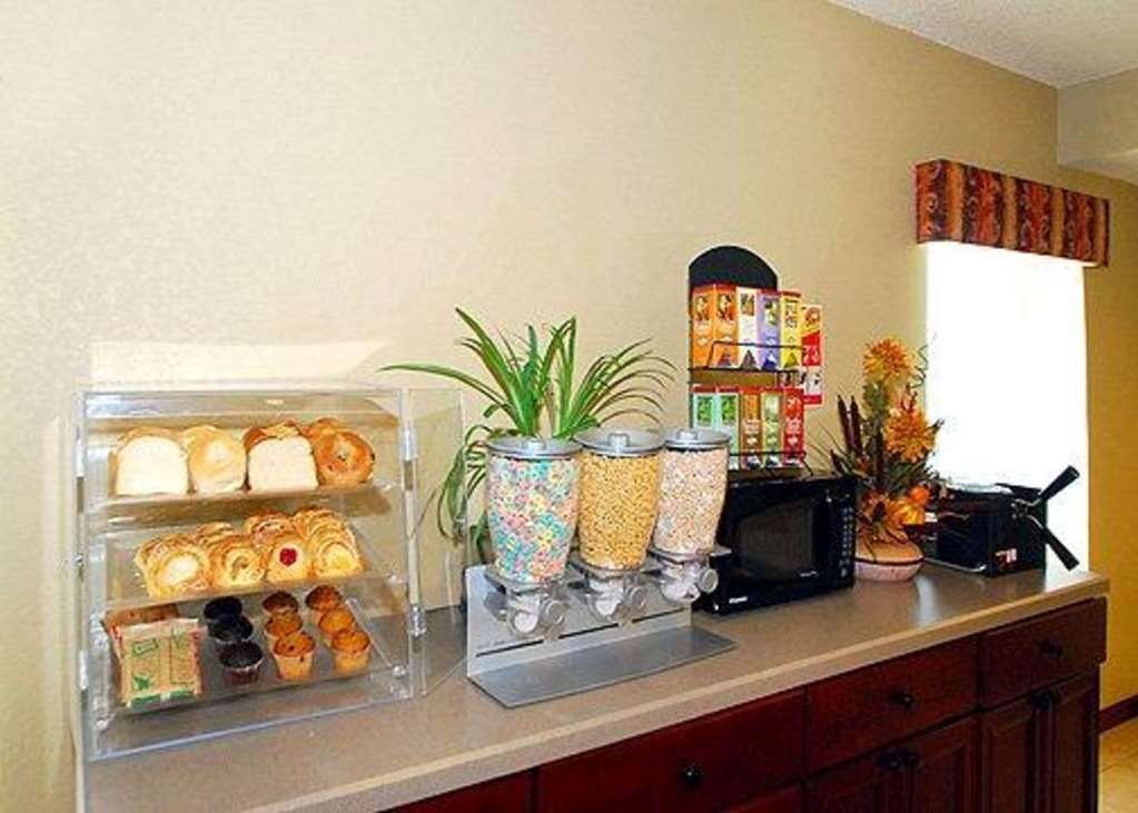 Econo Lodge Inn & Suites Kearney Restoran gambar